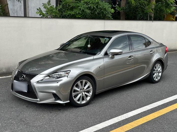 IS 2015 200t F SPORT