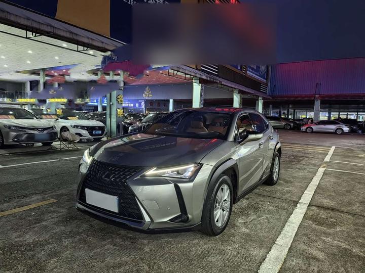 LexusUX 2020 260h