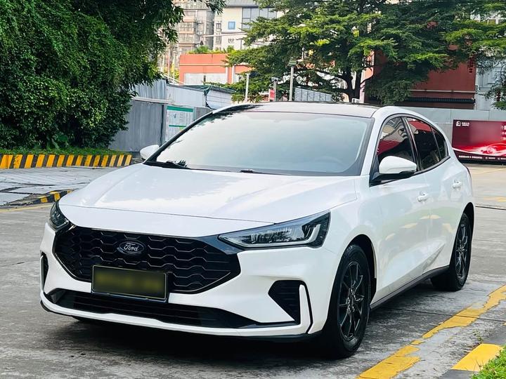 Focus 2022 Hatchback EcoBoost 180 AT