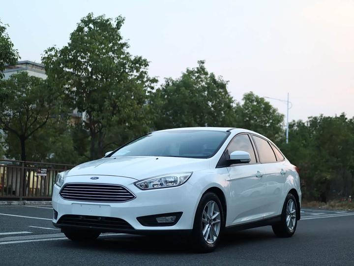 Focus 2018 Sedan Classic 1.6L AT Fashion