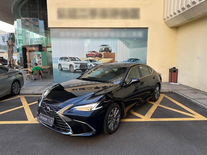 LexusES 2025 200 Exclusive