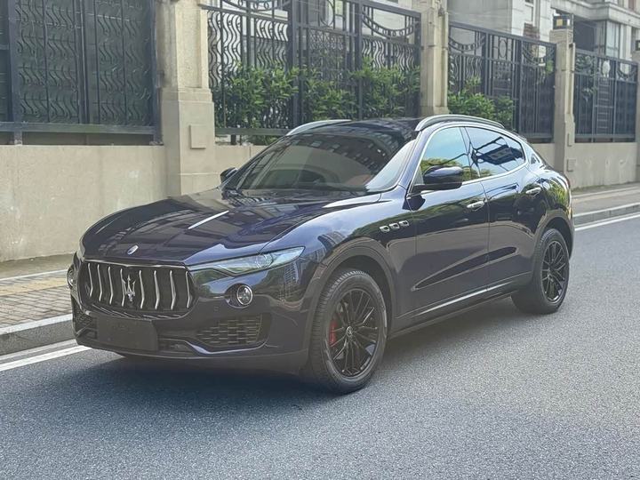 Levante 2021 3.0T Luxury