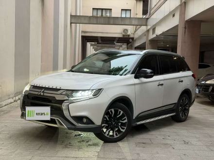 Outlander 2019 2.4L AWD Enjoy 7-Seater China VI