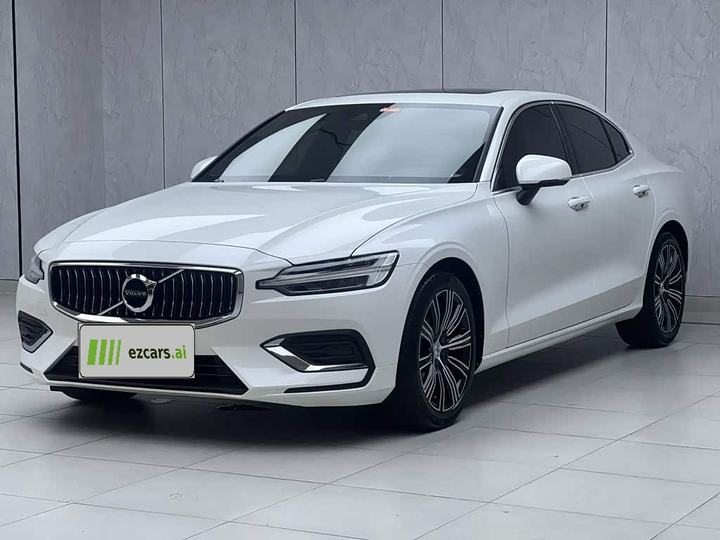 S60 2022 B4 Luxury