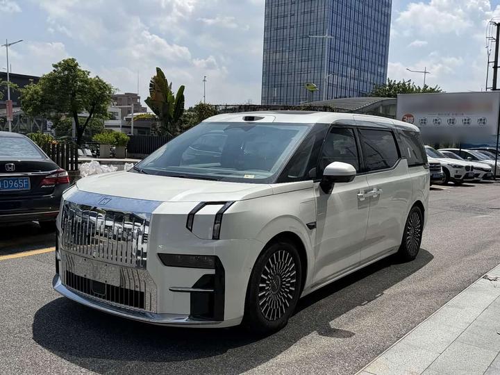 009 2024 7-Seater AWD 108kWh