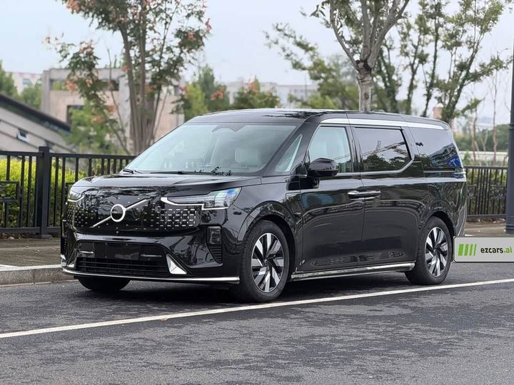 EM90 2025 Ultra 6-Seater