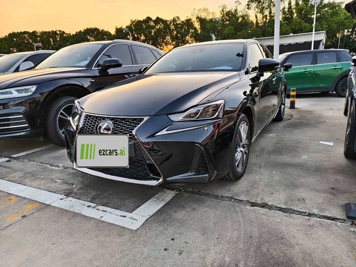 IS 2017 300 F SPORT