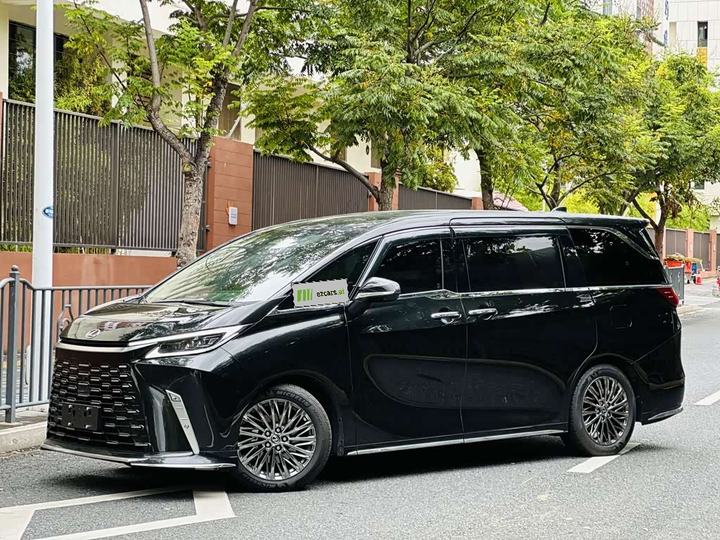 LexusLM 2023 500h 4-Seater Royal