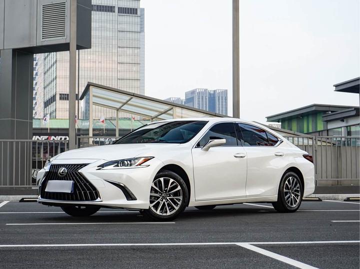 LexusES 2024 200 Exclusive