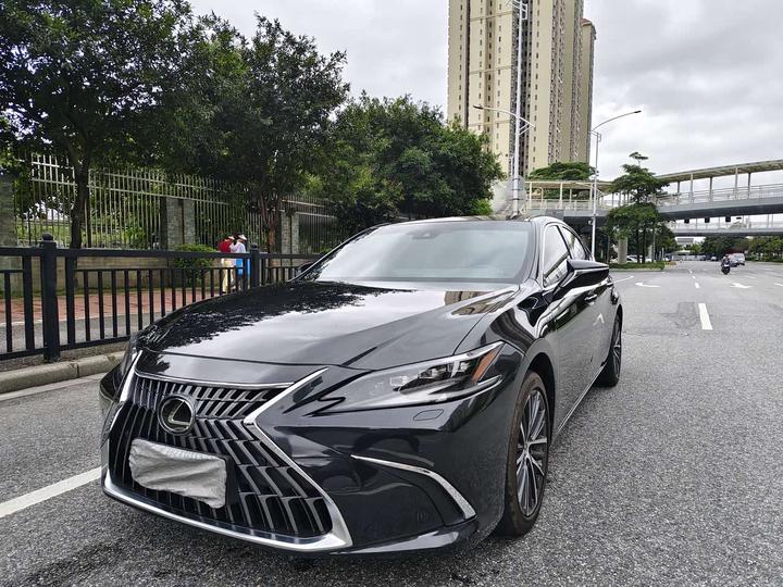 LexusES 2022 300h Exclusive