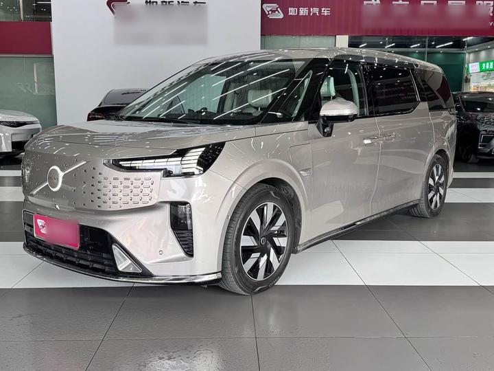 EM90 2025 Ultra 6-Seater