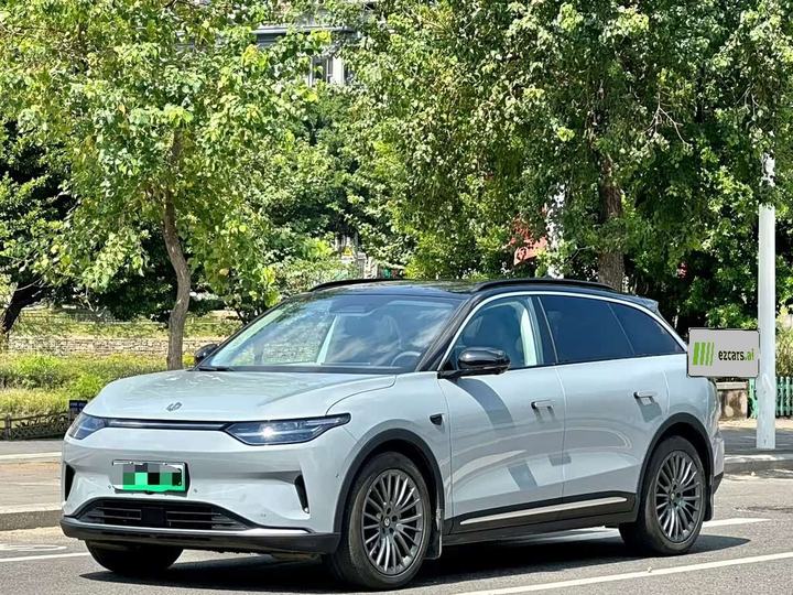 C11 2024 EV 580 Exclusive