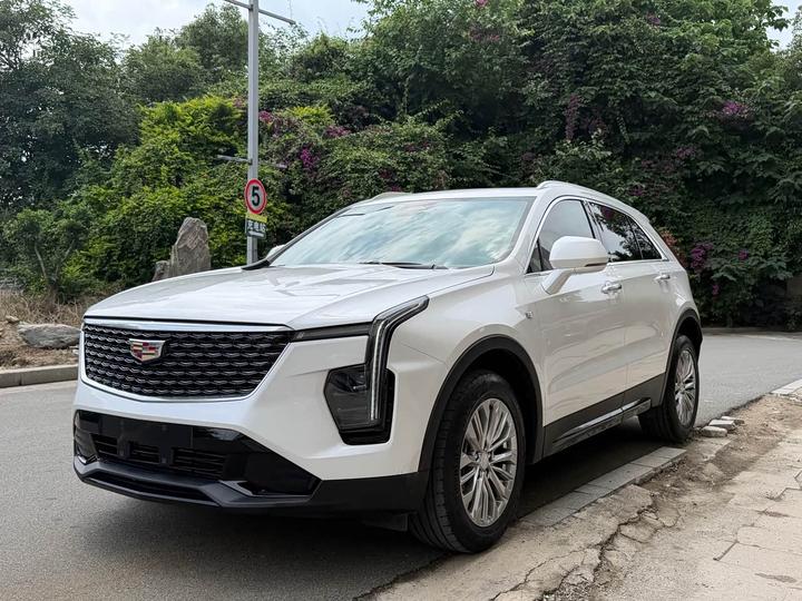XT4 2024 28T RWD Premium