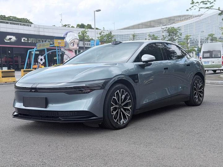 007 2024 RWD 75kWh