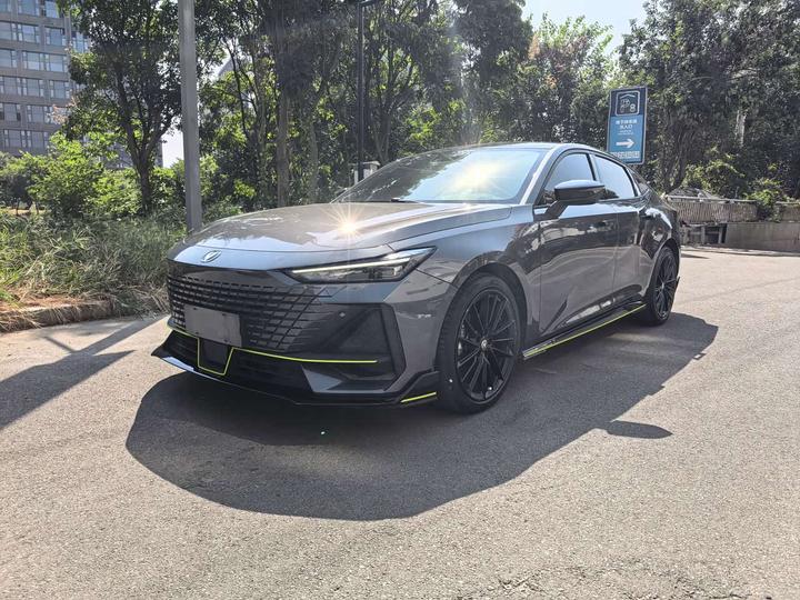 UNI-V 2022 1.5T Sport