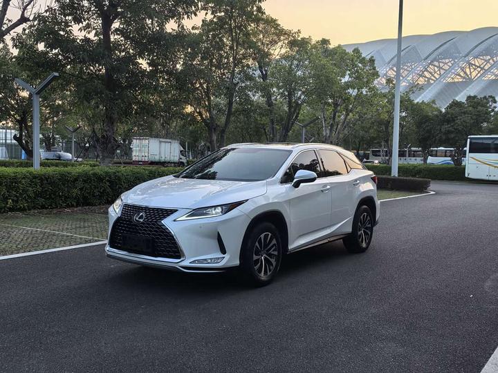 RX 2020 Facelift 300 RWD Elite
