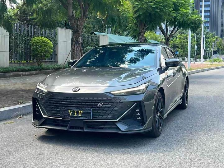 UNI-V 2023 1.5T Premium