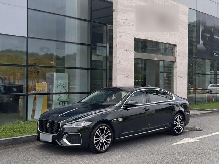 XFL 2025 2.0T P250 RWD Exclusive Luxury