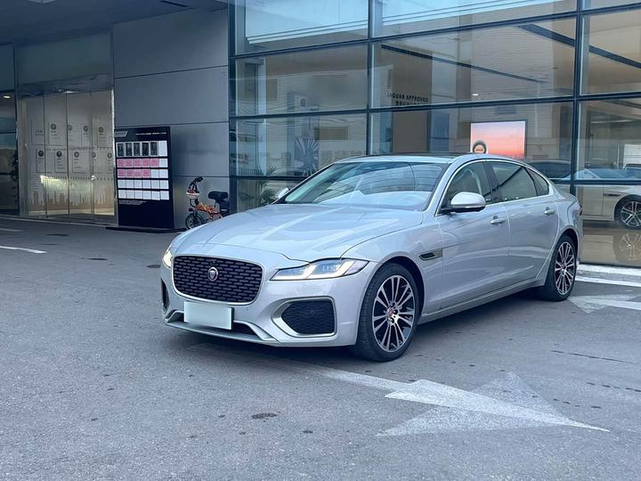 XFL 2025 2.0T P250 RWD Exclusive Luxury