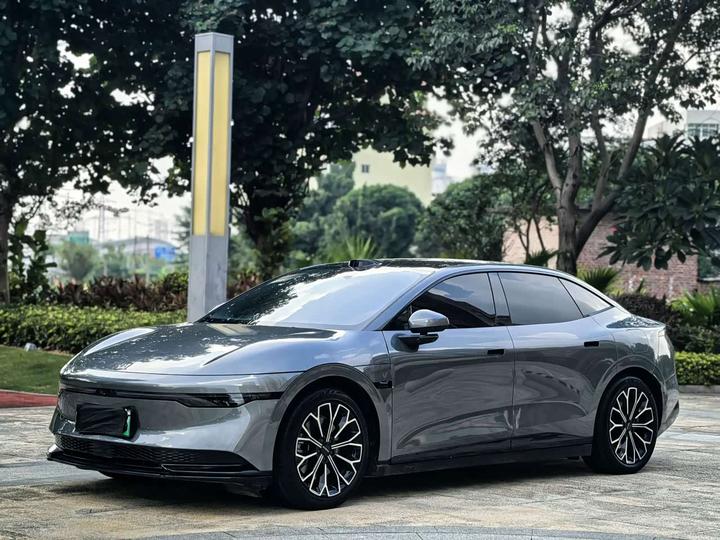 007 2024 RWD ADAS 75kWh