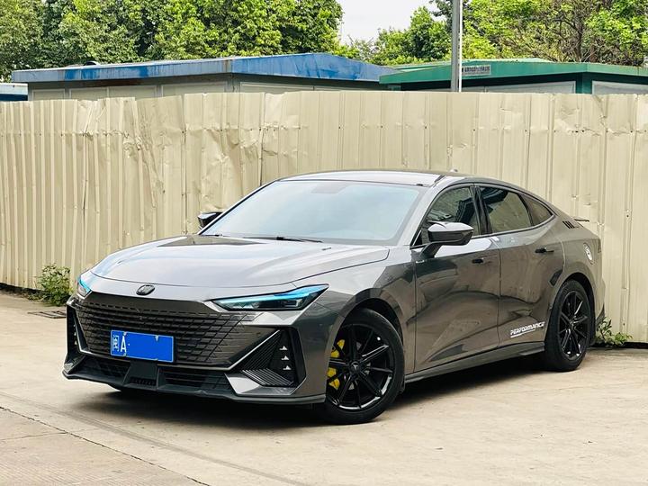 UNI-V 2024 1.5T Premium Sport