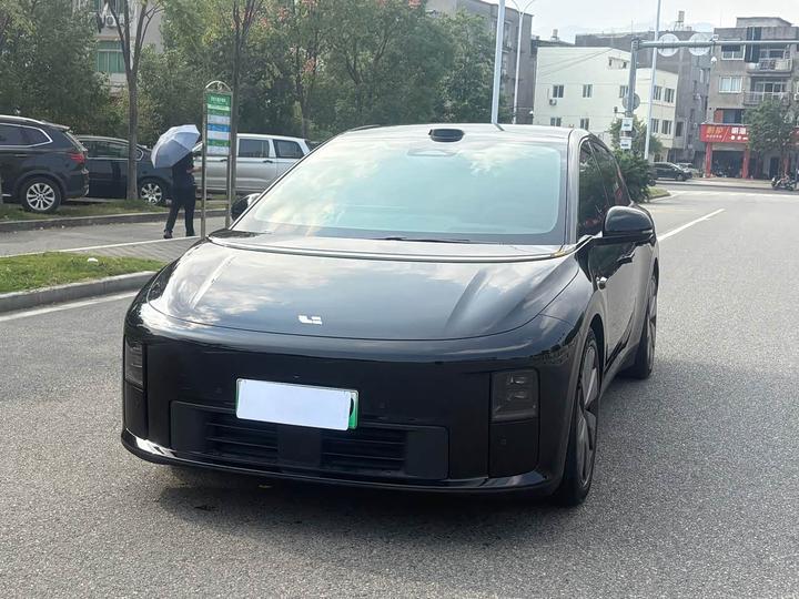 i6 2025 AWD Standard