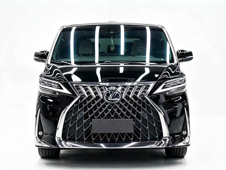 LM 2020 300h 7-Seater
