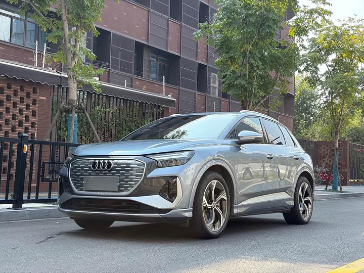 Q4 e-tron 2024 40 e-tron
