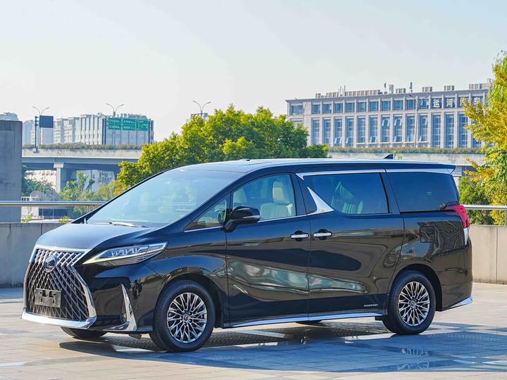 LM 2020 300h 4-Seater Royal