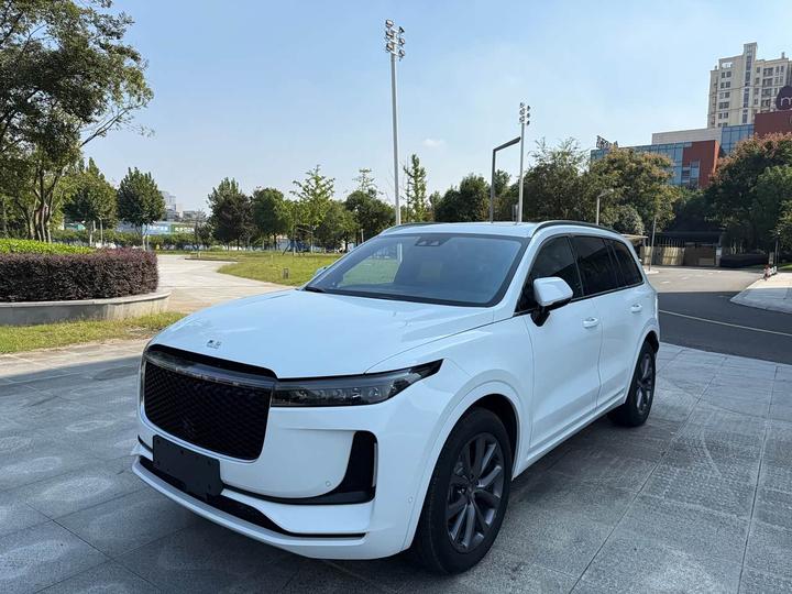 ONE 2020 EREV 6-Seater
