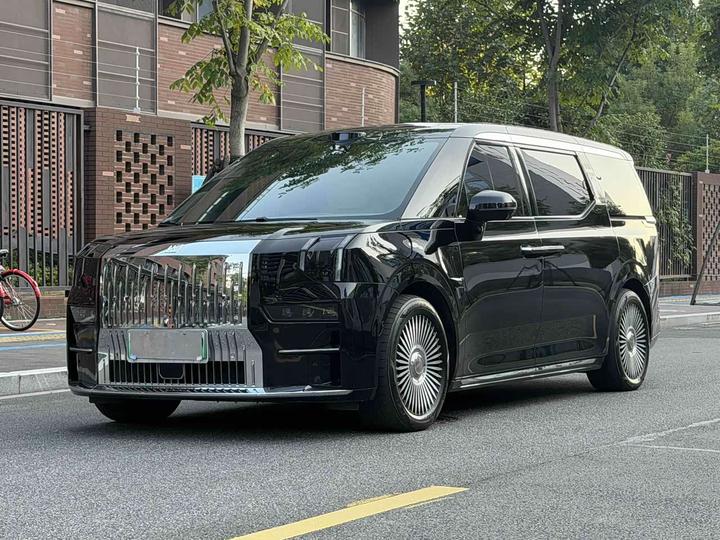 009 2024 7-Seater AWD 108kWh