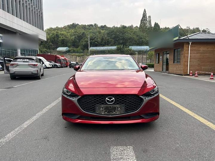 3 Axela 2020 1.5L AT