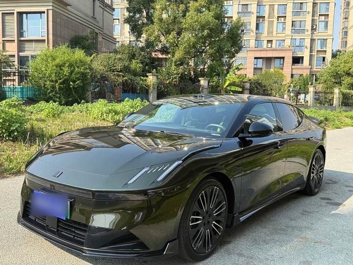 10 2025 240 AWD Ultra Sport