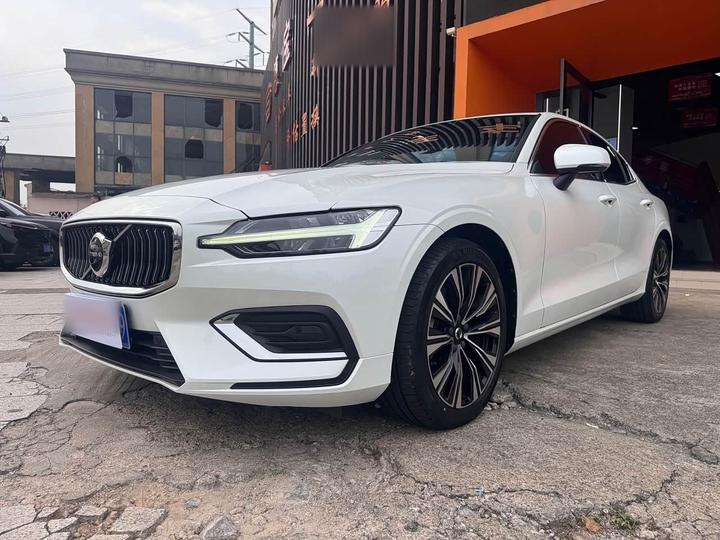 S60 2024 B4 Luxury