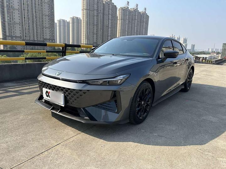 UNI-V 2024 1.5T Premium