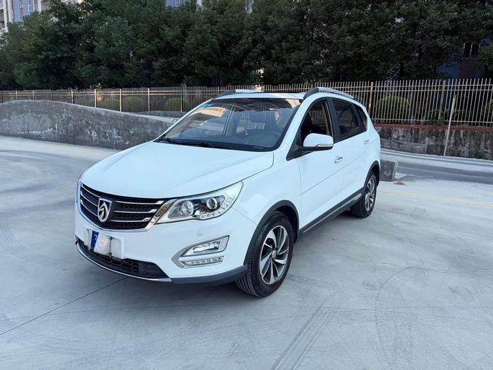 560 2016 1.8L MT Luxury