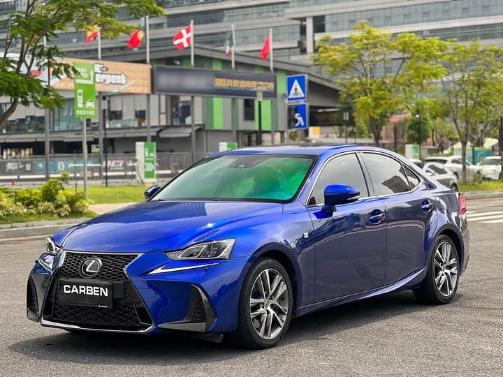 IS 2017 300 F SPORT