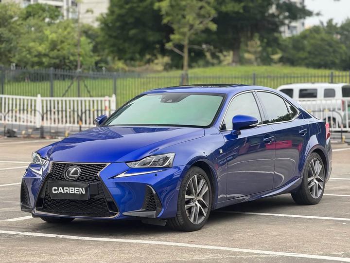 IS 2017 300 F SPORT