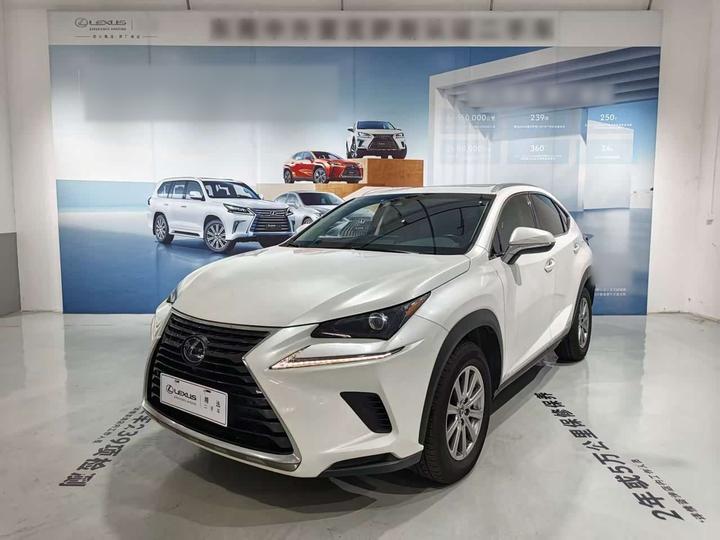 NX 2017 300h FWD