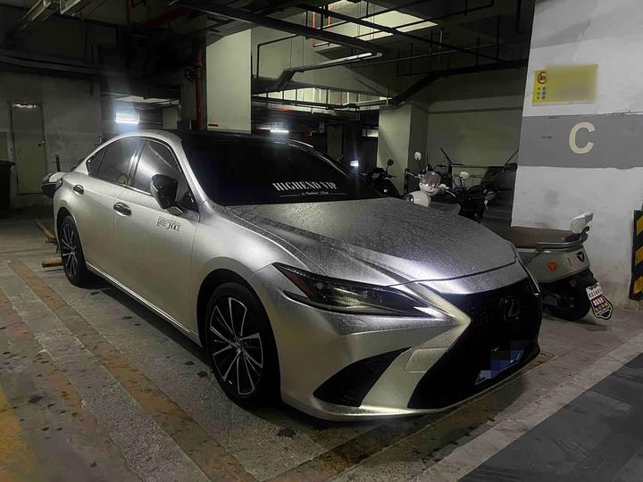 ES 2022 300h Exclusive