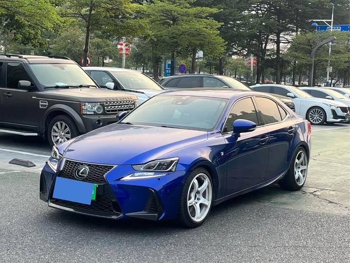 IS 2017 300 F SPORT