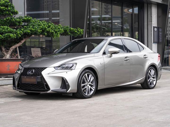 IS 2017 300 F SPORT