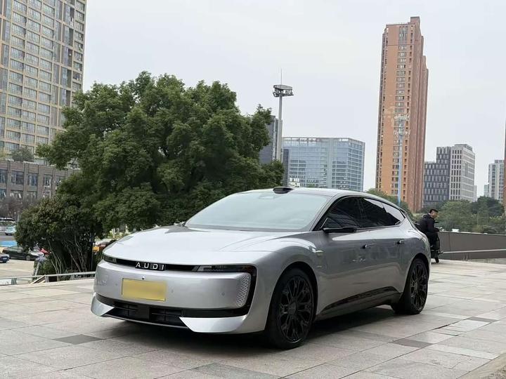 E5 Sportback 2026 Performance quattro