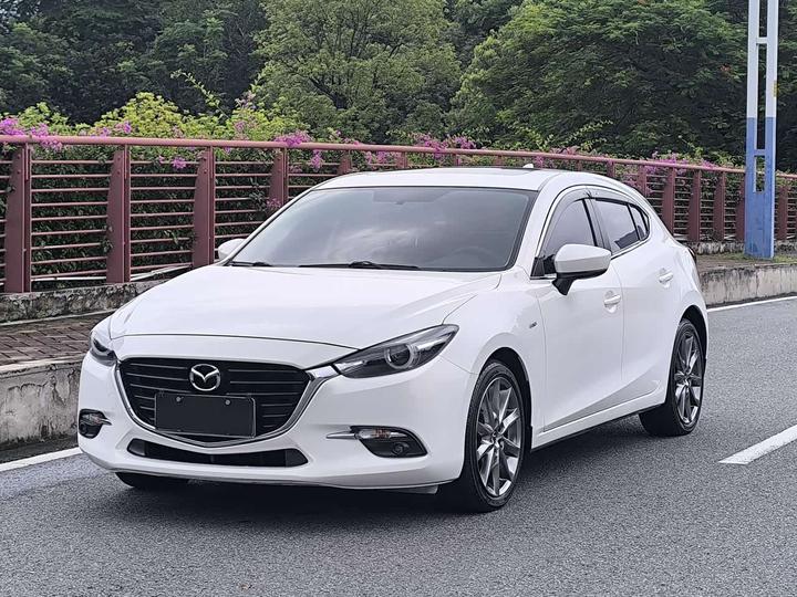 3 Axela 2017 Hatchback 2.0L AT Luxury China V