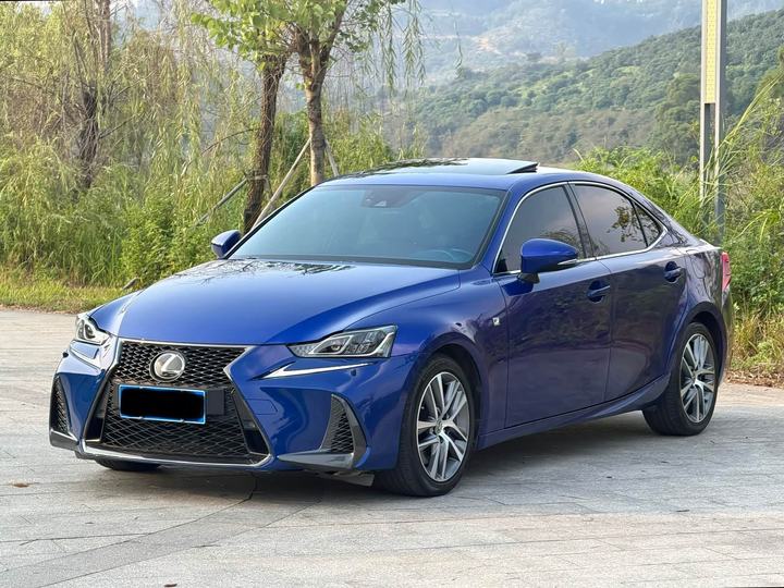 IS 2017 300 F SPORT