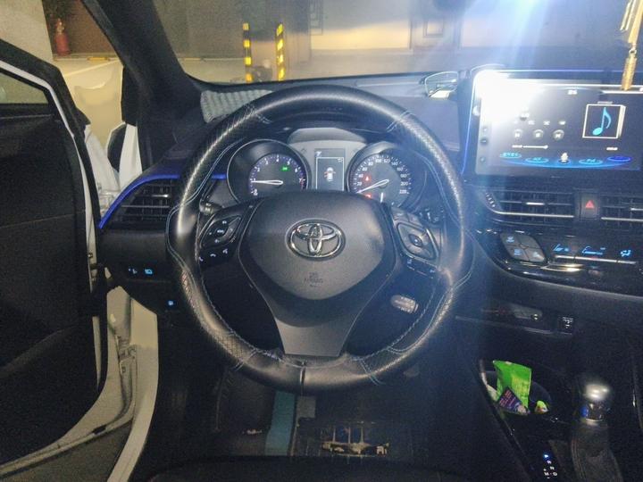 C-HR 2020 2.0L Leading photo 3