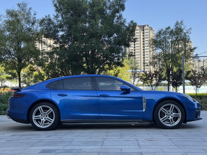 2017 Panamera Executive Extended 3.0T photo 4