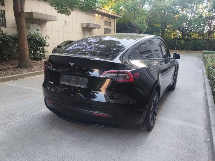 Model Y 2023 RWD photo 4