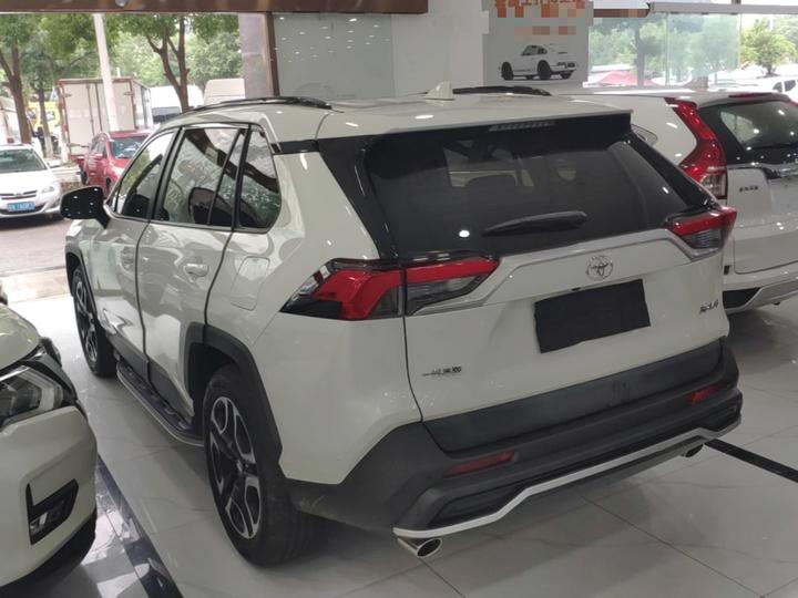 RAV4 2020 2.0L CVT RWD Premium photo 4