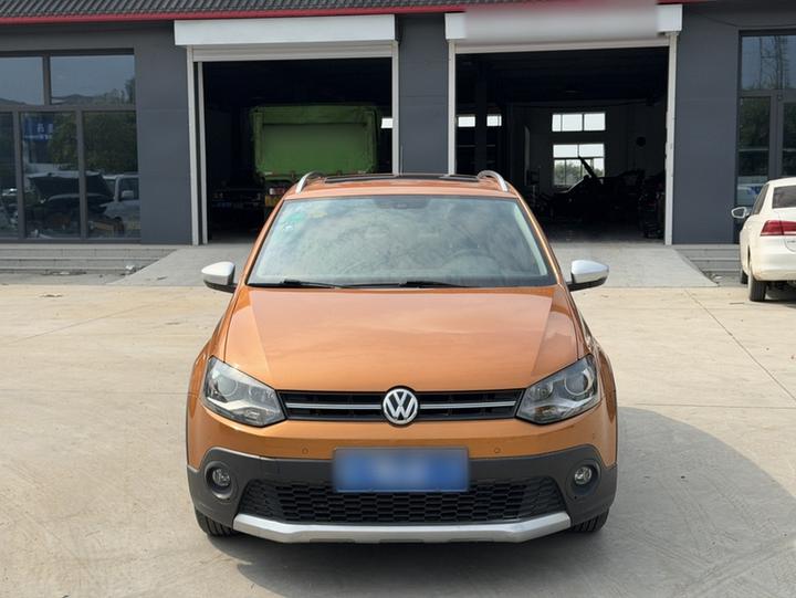 2014 1.6L Cross Polo AT photo 2